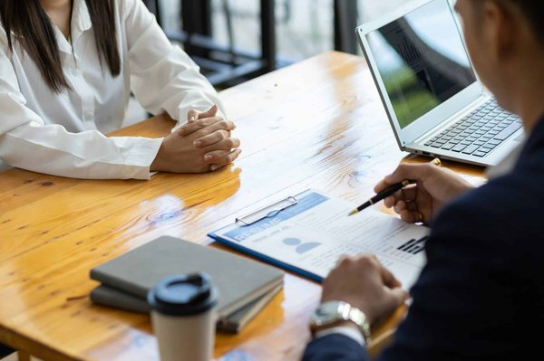 Comment trouver des postes correspondant à ses compétences et ambitions professionnelles ?